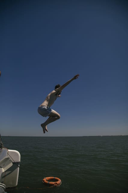 Lisbon: Catamaran Boat Party with Music, Open Bar & Dives - Timing, weather, and other practical points