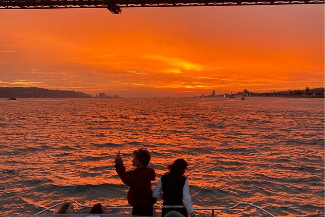 Lisbon: Catamaran Luxury Sunset and Wine Tour - The crew and the guiding style