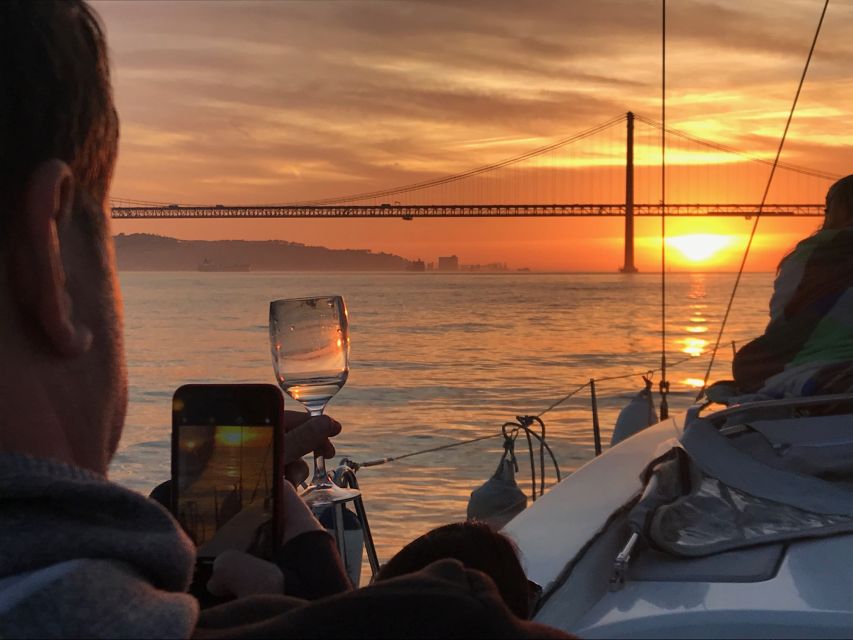 Lisbon: Sunset and Wine Luxury Catamaran Cruise - Setting out from Alcantara