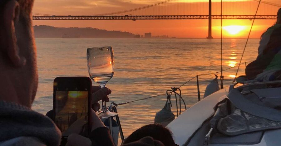 Lisbon: Sunset and Wine Luxury Catamaran Cruise - Practical tips for a smoother evening