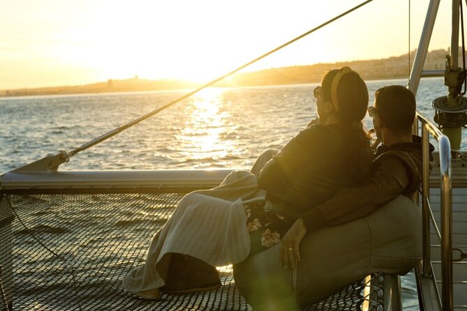 Lisbon: Sunset Catamaran Boat Tour with Music and Drinks - The welcome drink and onboard bar