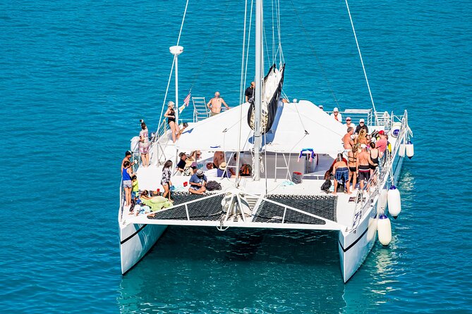 Live this unique experience. Catamaran to Isla Mujeres Tour. Open Bar included. - The return sail is the party portion