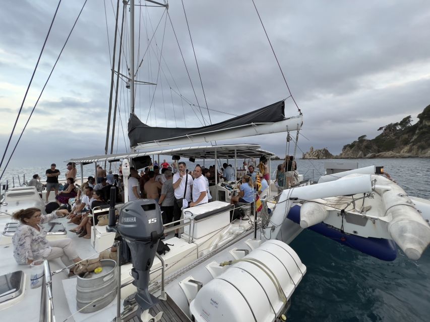 Lloret de Mar: Sunset Catamaran Cruise with DJ and Drinks - Who will enjoy this most
