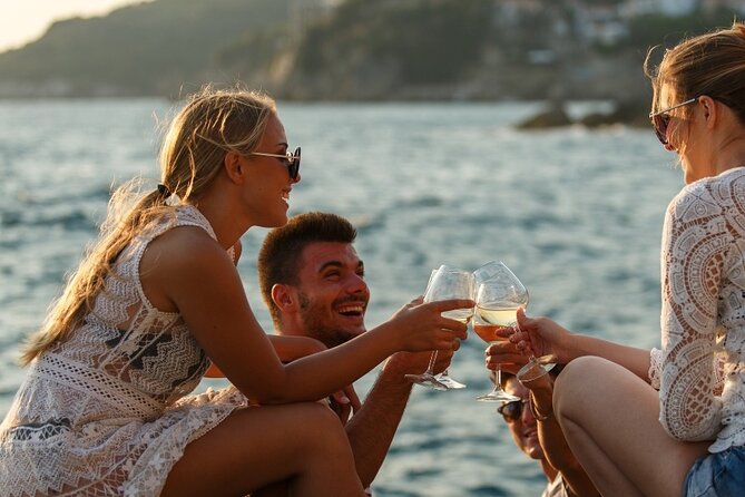 Luxury Catamaran Cruise, Dia Island –Open Bar & Lunch -Top Rated! - Is $145 a fair price?