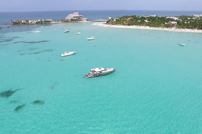 Luxury Catamaran Privilege to Isla Mujeres + Open Bar VIP - Who will enjoy this catamaran day