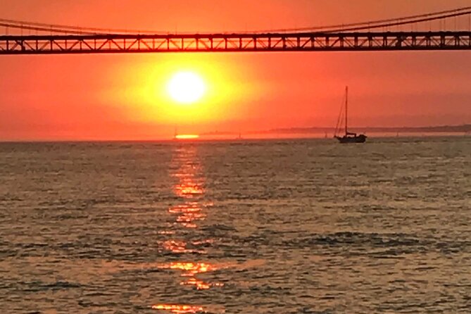 LUXURY Catamaran Sunset and Wine cruise - Why Lisbon looks different from the Tagus