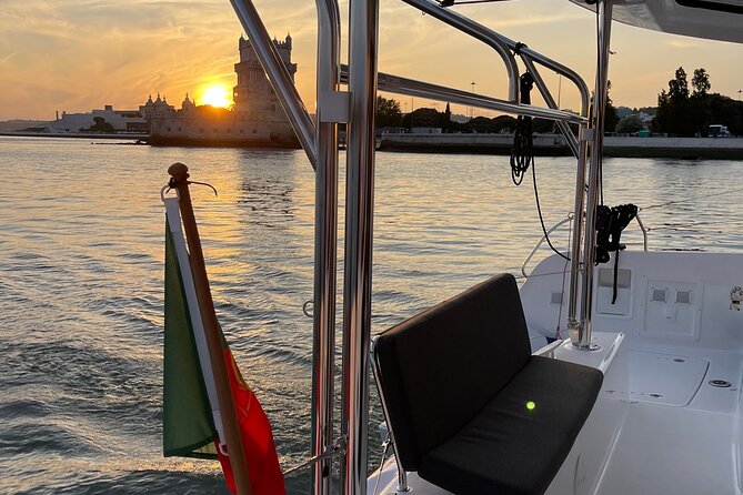 LUXURY Catamaran Sunset and Wine cruise - The return toward central Lisbon