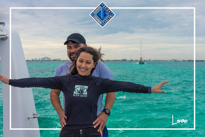 Luxury Catamaran tour to Isla Mujeres with Transportation from Cancun - A quick look at downtown Isla Mujeres