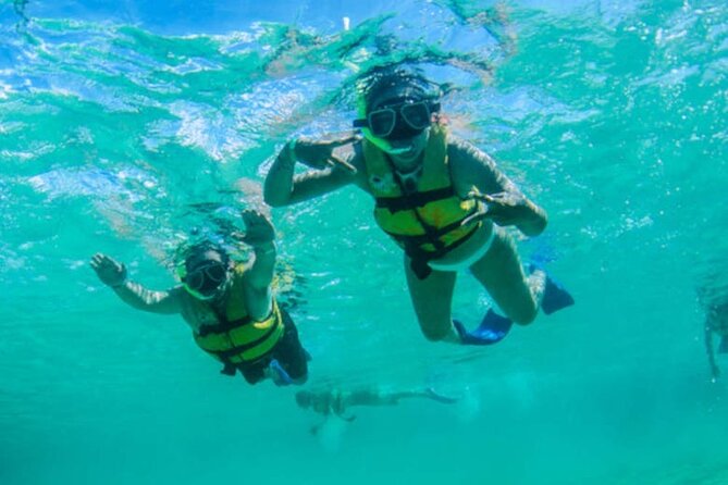 Luxury Cozumel Catamaran: Snorkel, Beach Club & Relaxation - Group size, timing, and the practical details