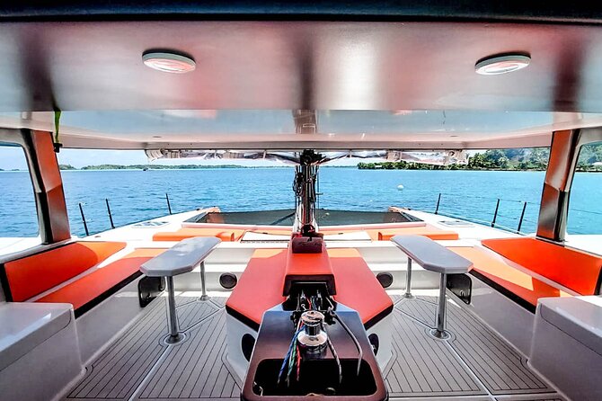 LUXURY PRIVATE Catamaran Bora Bora : Half-Day Trip - How the crew shapes the day