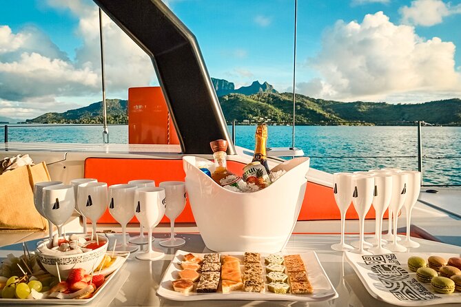 LUXURY PRIVATE Catamaran Bora Bora : The Sunset Escape - Sailing with Nick, Candice, Thelma, and Alex