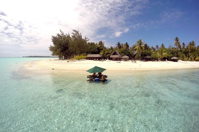LUXURY PRIVATE Catamaran : Full-Day Sail & Polynesian Motu Lunch - A private catamaran is the main attraction