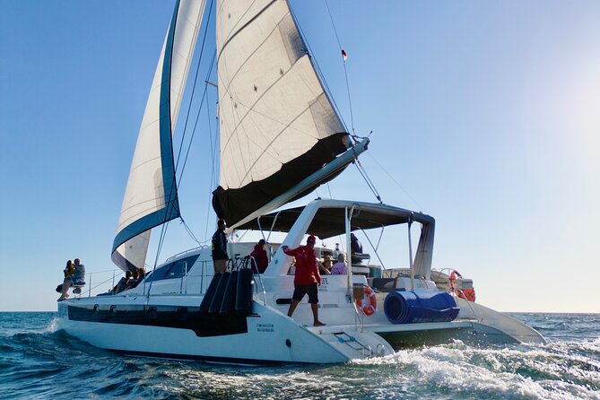 Luxury Sailing catamaran charter in Cabo San Lucas all inclusive - Why the private format changes the value