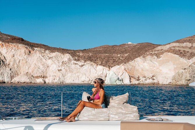 Luxury Santorini Catamaran Cruise: Lunch, BBQ, Drinks, Transfers - The return across the caldera