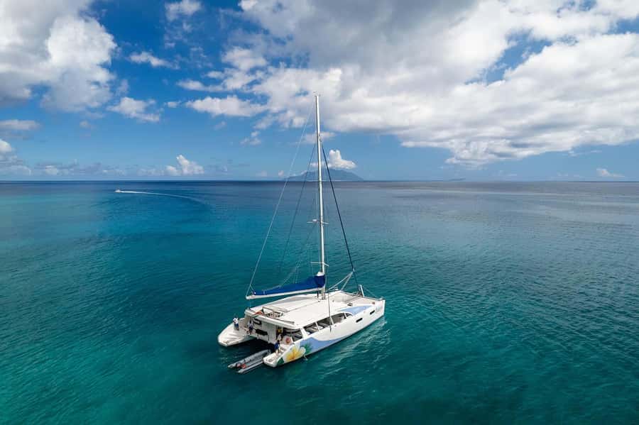 Mahé: Baie Ternay Park Catamaran Cruise with BBQ Lunch - A BBQ lunch with the sea as your dining room