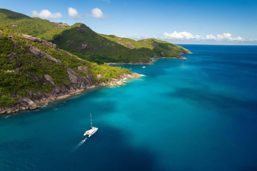 Mahé: Baie Ternay Park Catamaran Cruise with BBQ Lunch - Guides, language, and the feel of the day