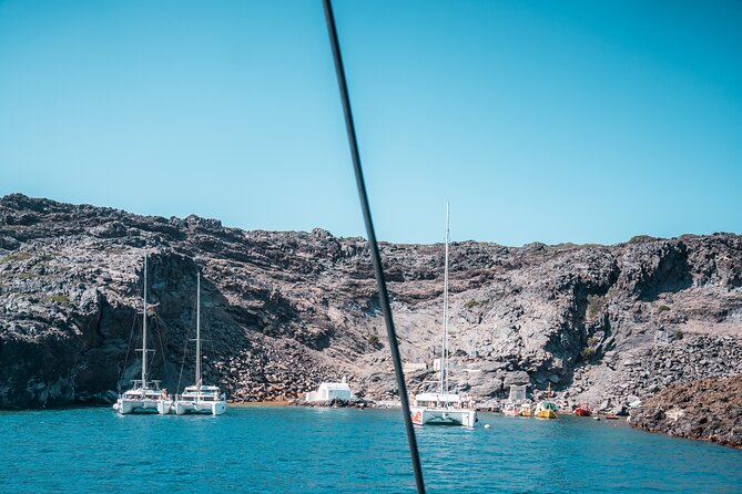 Majestic Catamaran Caldera Cruise with Snacks, Meal & Drinks - The small-group advantage