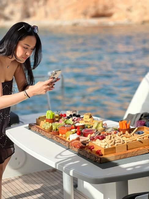 Majorca: Dinner aboard a private catamaran with snorkeling and paddle surfing - Key points to know before you book