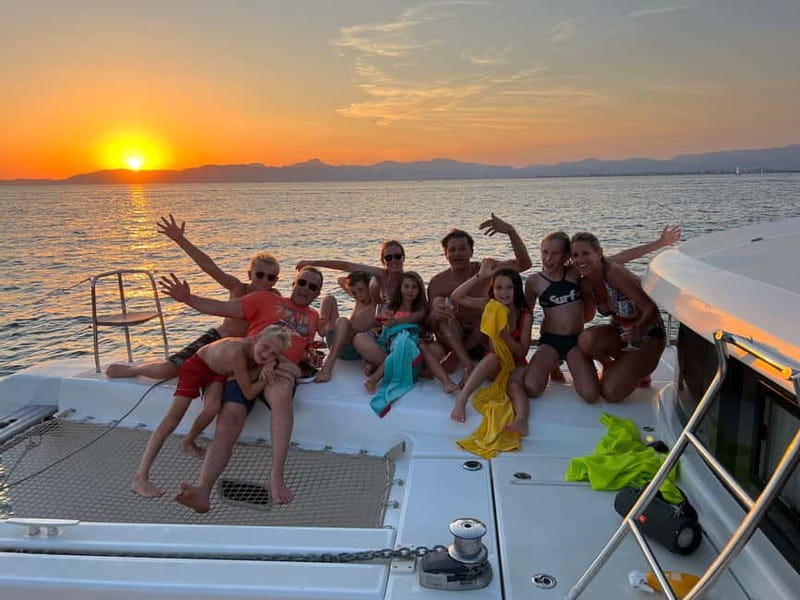 Majorca: Dinner aboard a private catamaran with snorkeling and paddle surfing - Who should book this experience