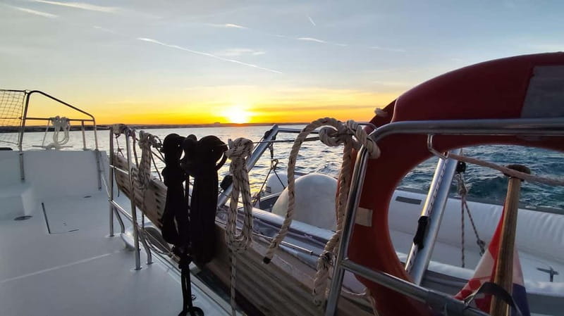 Mallorca: Catamaran Boat Tour with Tapas - Cruising past the Malgrats Islands
