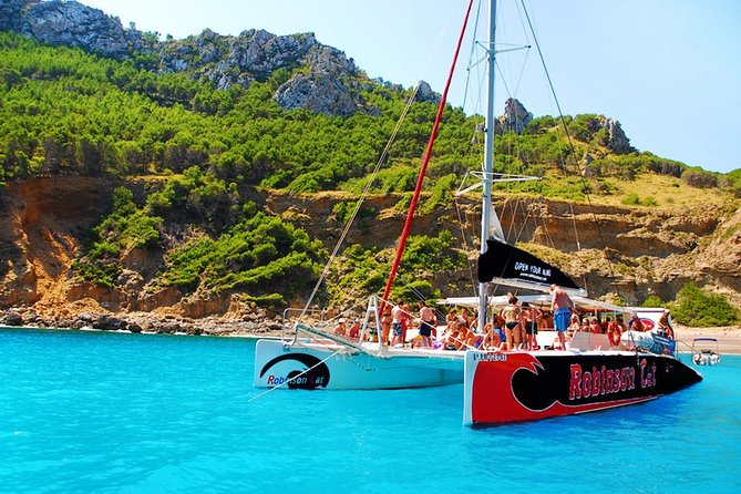Mallorca Catamaran Tour in the Bay of Pollensa - Sailing from Port de Pollença into the bay