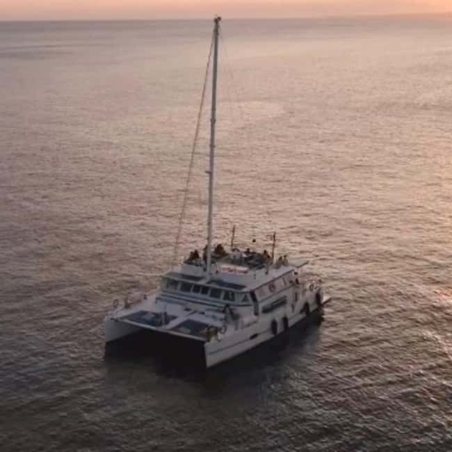 Marseille: Sunset catamaran cruise, buffet & drinks - Dinner from a seasonal buffet