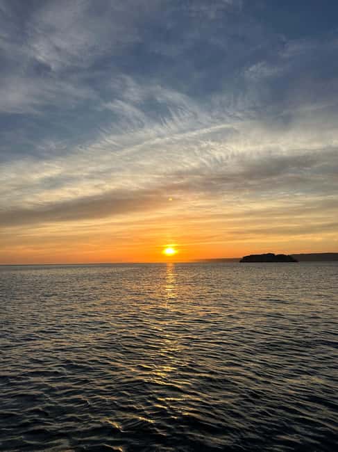 Marseille: Sunset catamaran cruise, buffet & drinks - The route toward Frioul and the calanques