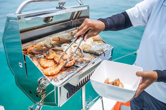 Mauritius: Catamaran Cruise to Ile Aux Cerfs with BBQ Lunch - BBQ lunch, drinks, and the social side of the boat
