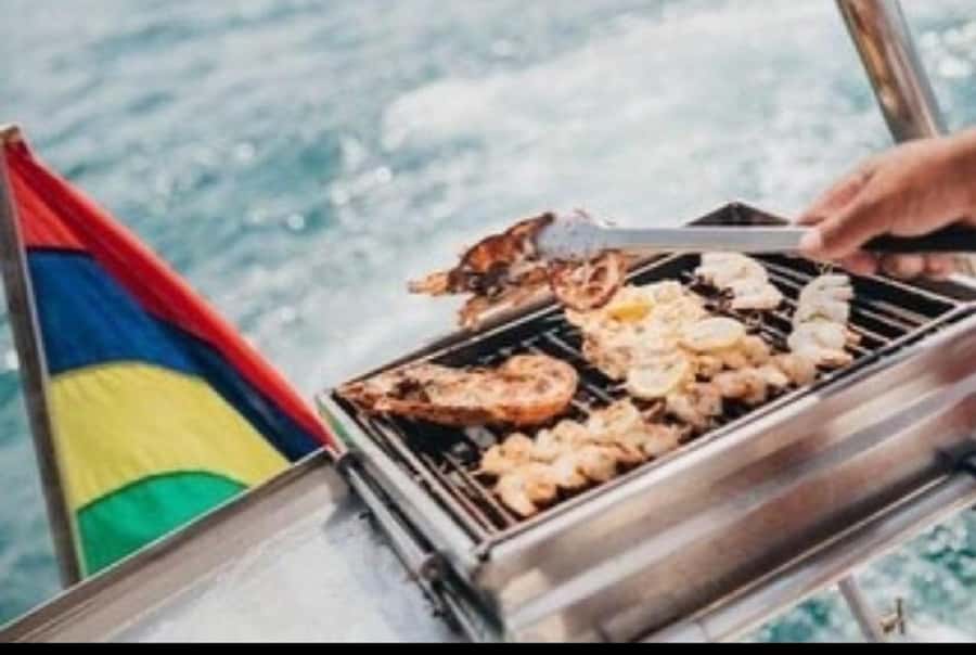 Mauritius: Ile Aux Cerfs Catamaran Cruise with Lunch - Swimming and snorkeling near Ile aux Cerfs