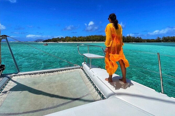 Mauritius: Ile Aux Cerfs Catamaran Tour with Lunch and Drinks - Two Hours on Ile aux Cerfs