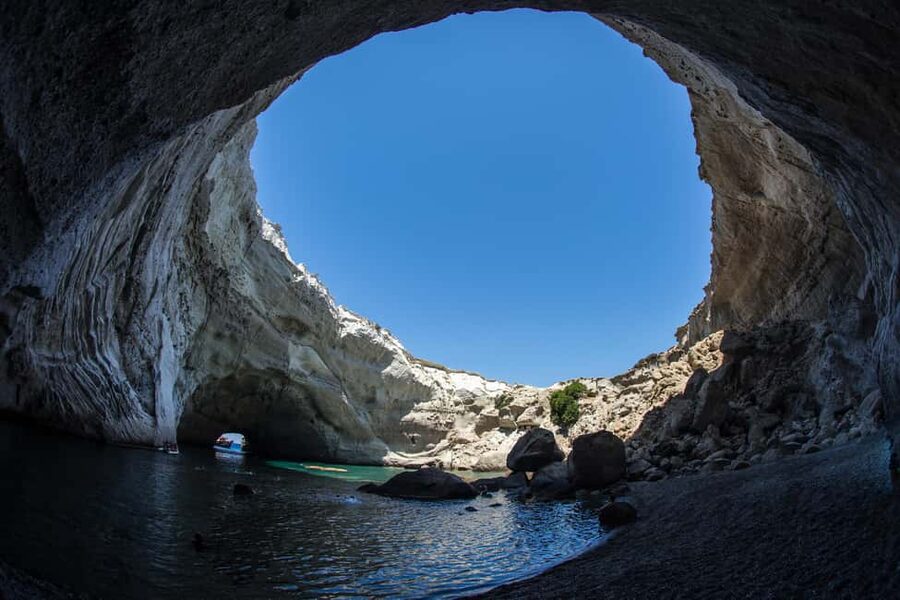 Milos: Kleftiko Half Day Catamaran Cruise with Lunch - First swim at Kalogries