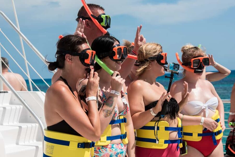 Montego Bay: Reggae Catamaran 18+ Cruise with Open Bar - Who should book this cruise?