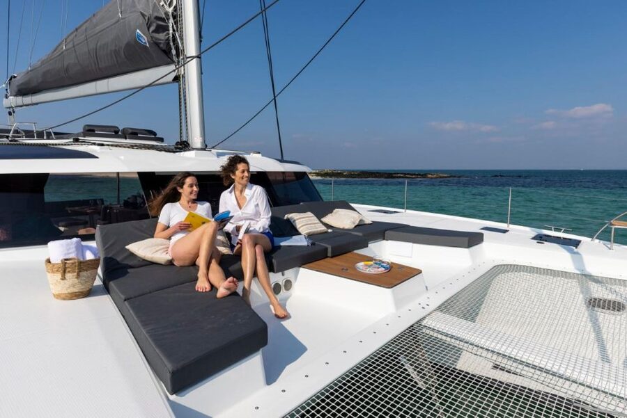 Mykonos: Catamaran Cruise with 3-Course Meal and Transfers - The 90-minute return under sail