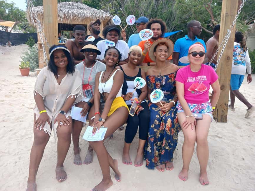 Nassau: Full-Day Party Catamaran with Private Beach & Lunch - Meeting the pigs at Rose Island