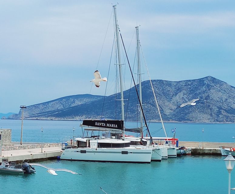 Naxos: Naxos Catamaran Sailing Cruise with Lunch and Drinks - Greek food served on deck