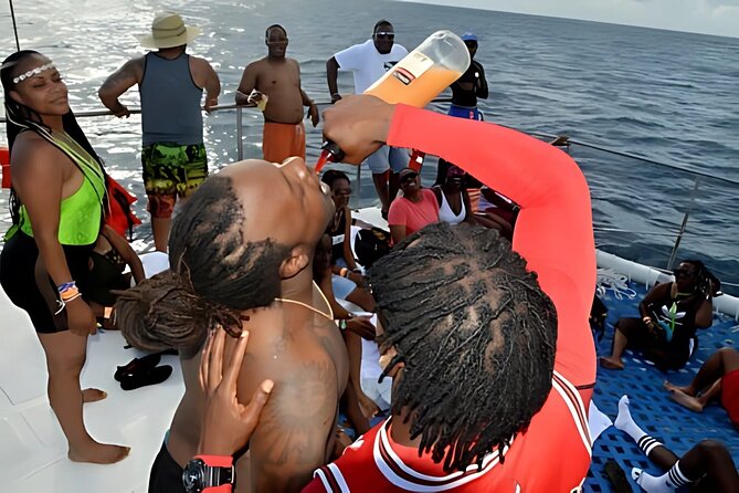 Negril Catamaran: Adults Sunset Party with Drinks & DJ - DJ music, dancing, and the social mood