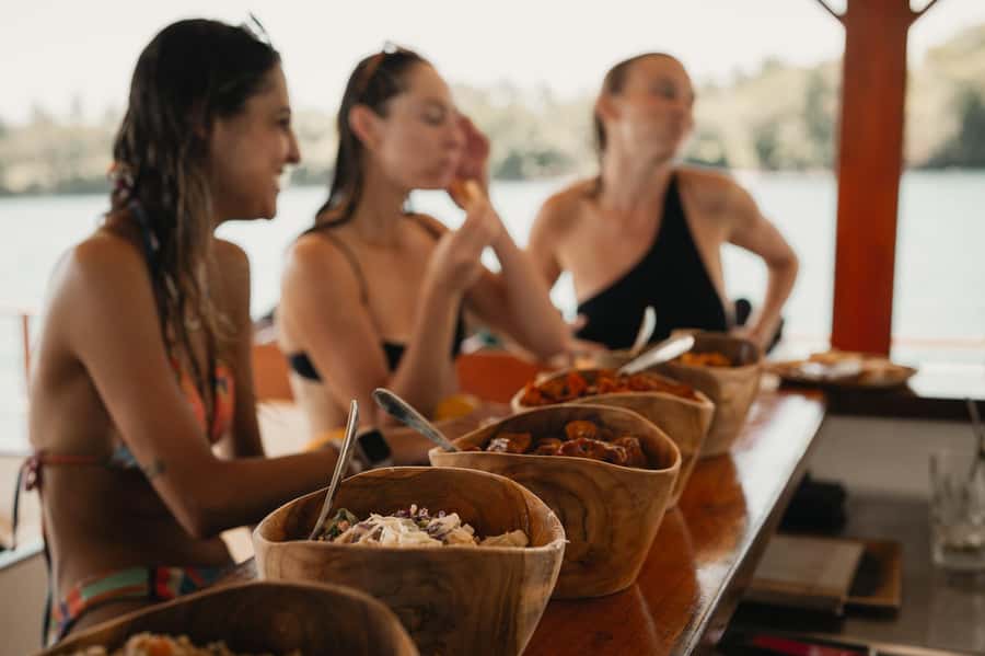 Nusa Lembongan: 4-in-1 Half-Day Catamaran Snorkeling Cruise - Small details that make the day easier