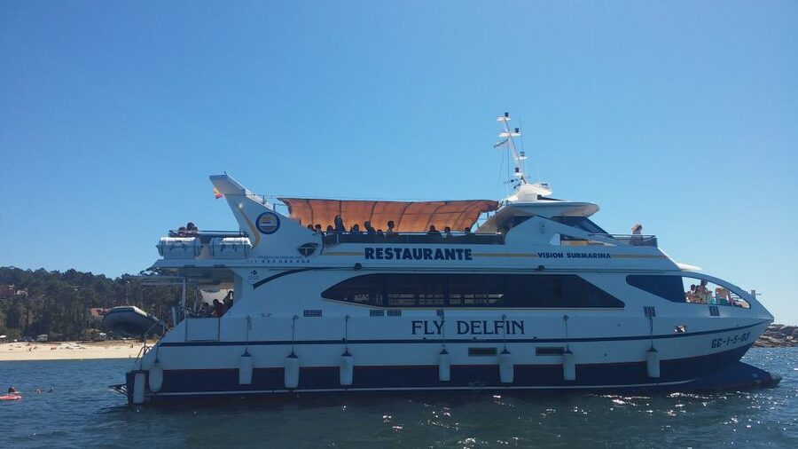 O Grove: Ría de Arousa Catamaran Tour with Seafood Lunch - Lunch with mussels, oysters, and shellfish rice