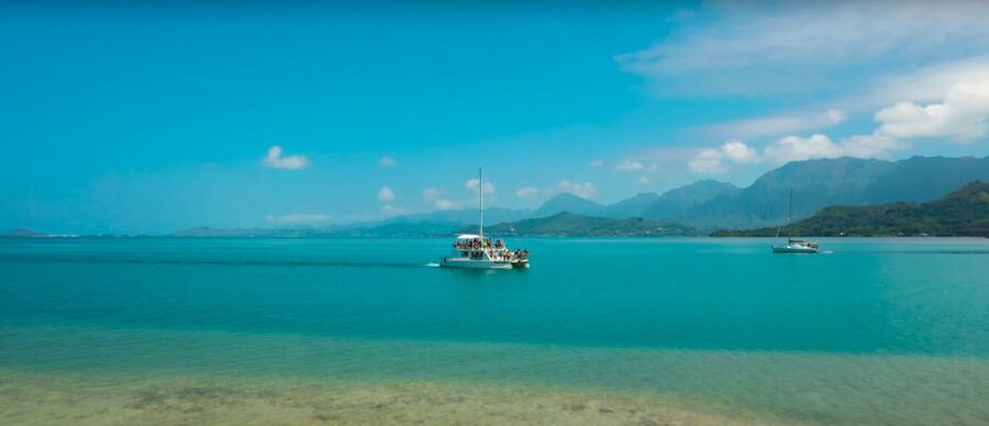 Oahu: Molii Fishpond and Kaneohe Bay Catamaran Tour - From Kualoa Ranch to Secret Island