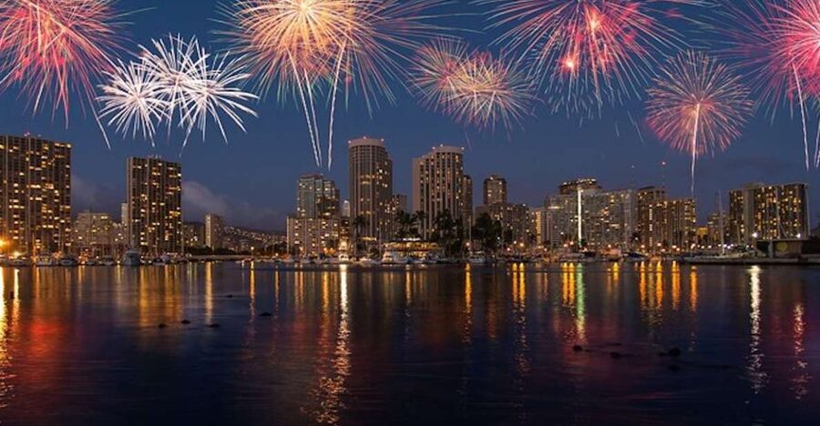 Oahu: Waikiki Friday Night Fireworks Catamaran (Wahine Koa) - My verdict on the Friday night fireworks sail