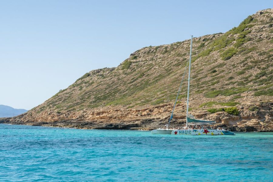 Palma de Mallorca: 5-Hour Catamaran Cruise with Lunch & Swim - The crew makes a big difference