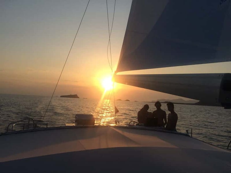 Palma de Mallorca: Deluxe Catamaran Sailing Tour with Meal - What comes out of the galley at lunchtime