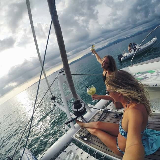 Palma de Mallorca: Deluxe Catamaran Sailing Tour with Meal - Leaving Palma for Cala Vella