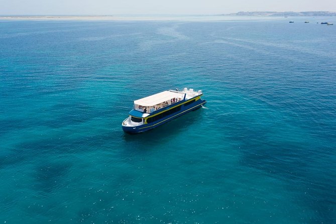 Paradise Catamaran Conquest 2 Hours Semi Submarine & snorkeling - Hurghada - Boat quality and the catamaran question