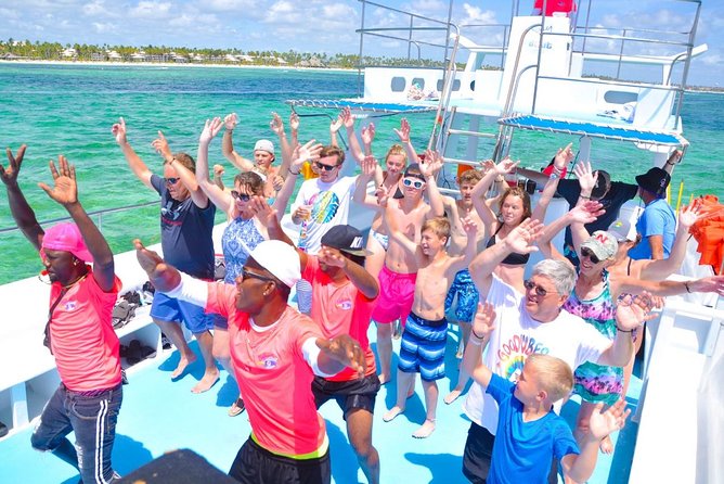 Party boat in Catamaran with Open Bar adults only - Key points to know before you book