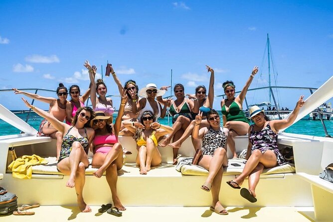 Party boat in Catamaran with Open Bar adults only - A Punta Cana party boat for social afternoons
