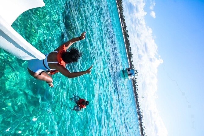 Party boat in Catamaran with Open Bar adults only - Who should book this catamaran party?