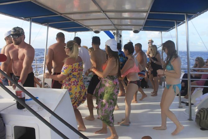 Party boat in Catamaran with Open Bar Only Adults + Snorkeling - Snorkeling above coral reefs