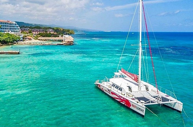 Party Catamaran Cruise with Open Bar and Snorkeling Montego Bay - A friendly crew and a Jamaican dance lesson