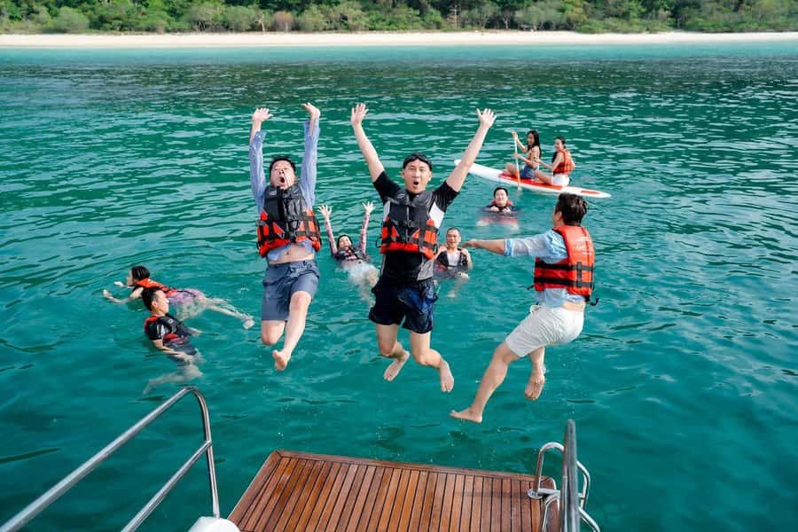 Pattaya: 3 Islands Catamaran Tour with Buffet Lunch - Koh Ped offers a different kind of island sight